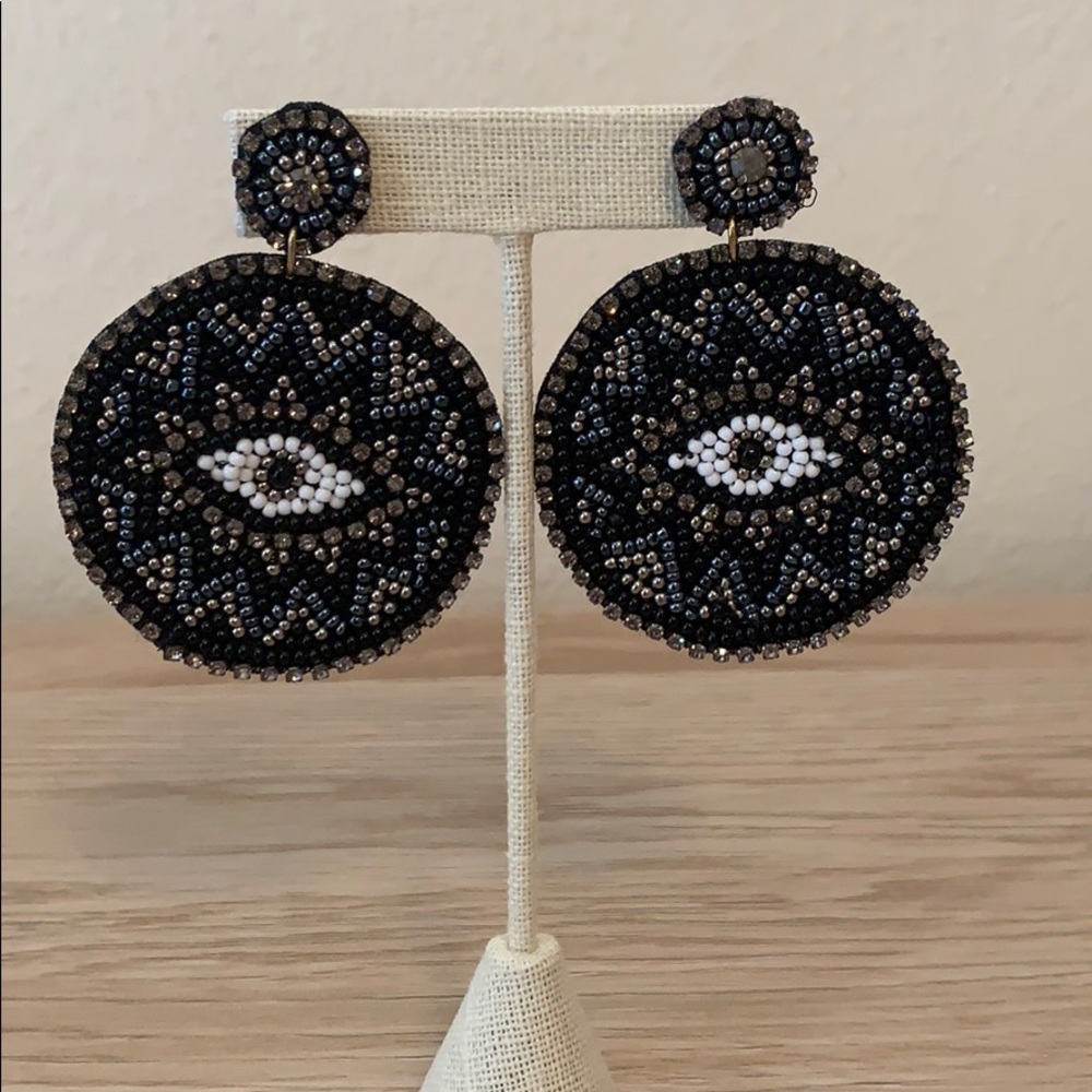 Eye earrings